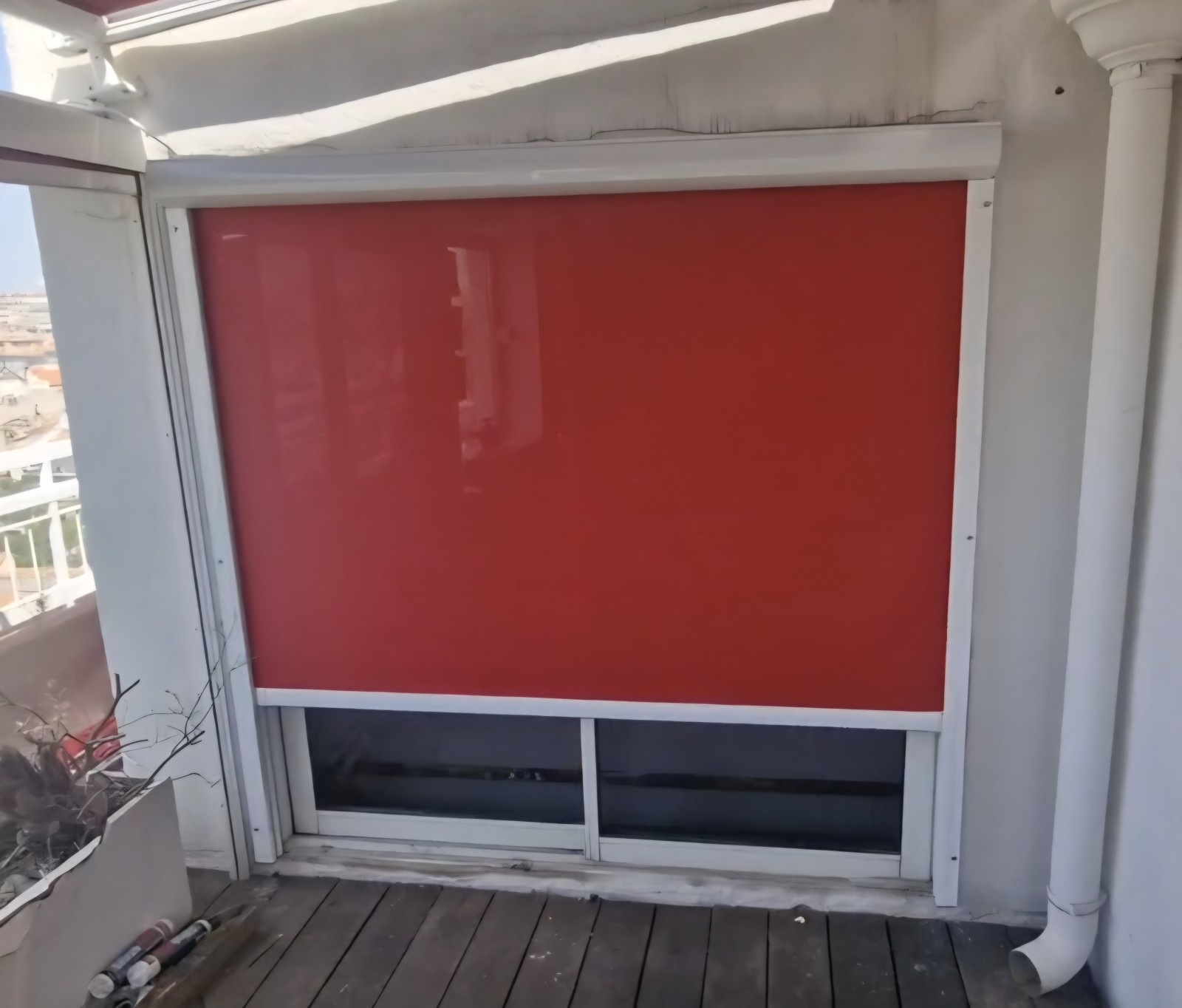 Vente et pose d'un store screen Zip KE a Marseille 13012