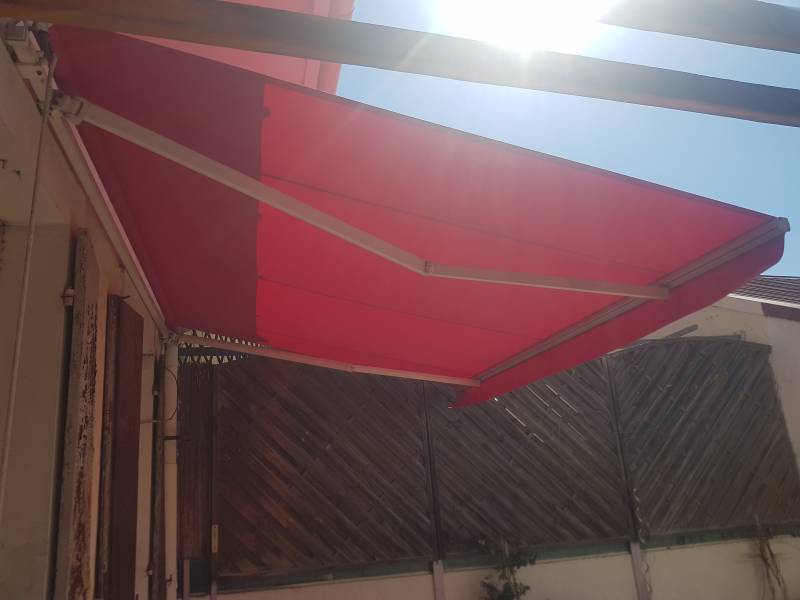 Vente et pose d'une toile de store sur mesure a Marseille St Barnabé 13012