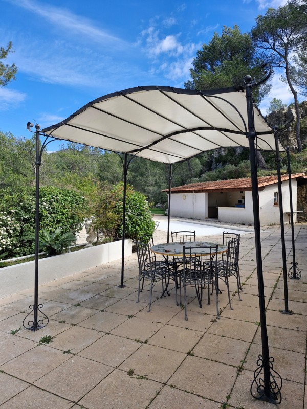 Vente et pose d'une toile de pergola étanche sur Mesure à Marseille