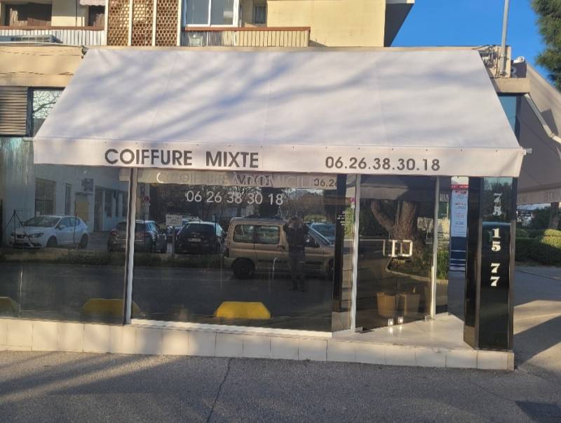 Vente et pose (réentoilage) de 2 toiles de stores à Marseille 13006